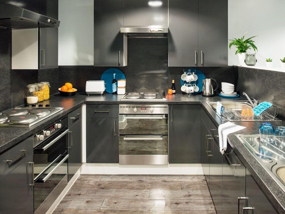 Modern Living Classic Ensuites In For Students Only * Bristol