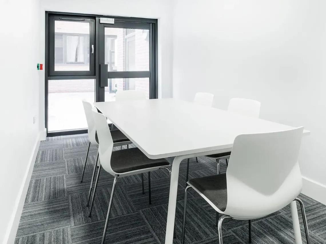 Modern Living Classic Ensuites In For Students Only Bristol